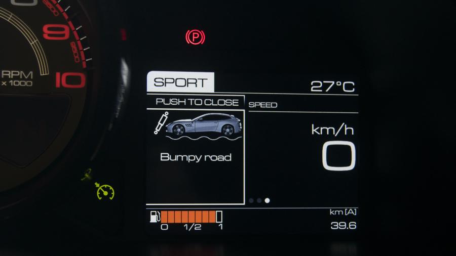 Детали интерьера Ferrari GTC4Lusso 2016 года  (AU) (фото 13 из 32)